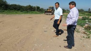 El Sr. Secretario de Obras y servicios públicos don Patricio Figueroa junto a nuestro Intendente Aldo Salomón supervisando de manera personal la ejecución de Obras.
