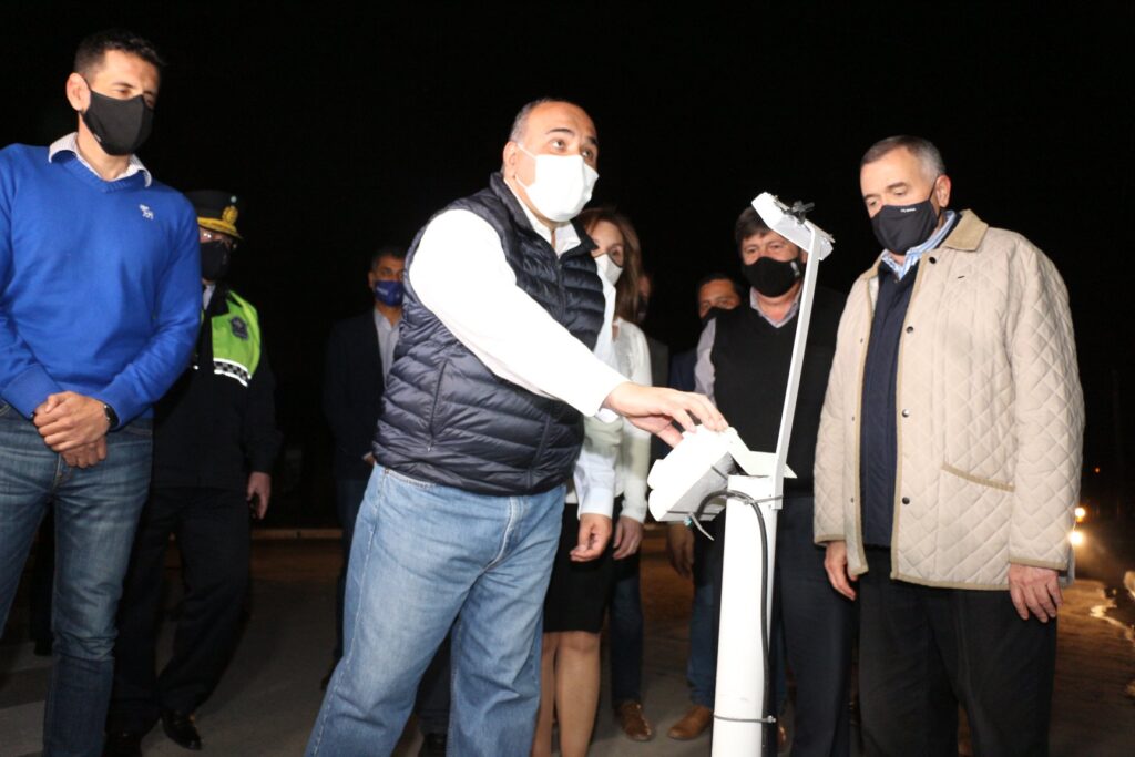 Roban energía eléctrica de la línea de Alumbrado Público